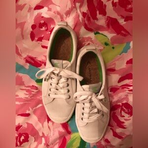 Cariuma sneakers size 7 euc